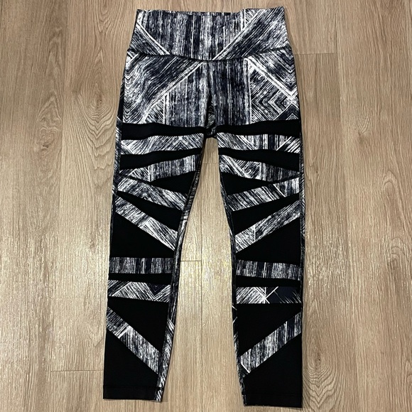 Lululemon High Times Pants EUC Size 8 Heat Wave White Black/ Black - Picture 7 of 9